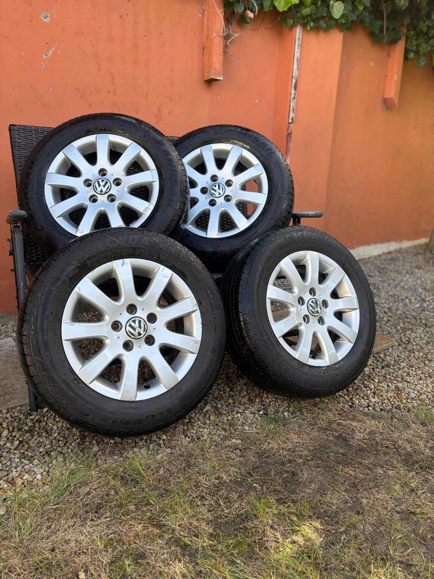 Genuine Volkswagen Golf Mk5 17” Alloys- Complete set with tyres